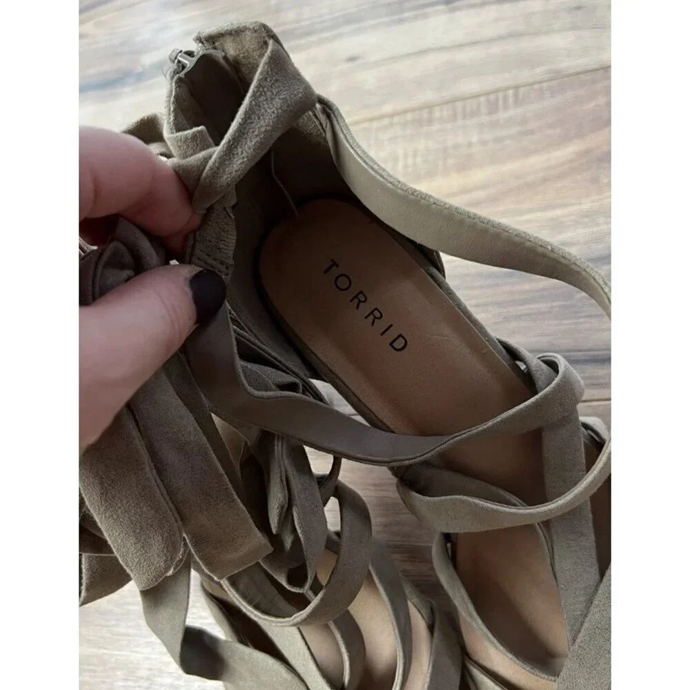 Torrid 4” Dark Taupe Thick Strappy Wrap Heel Size 8.5 Faux Suede Sexy Women’s